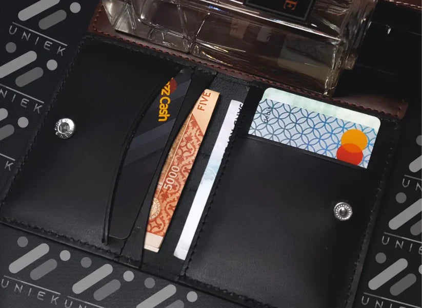 MINI WALLET FOR MEN ( SYNTHETIC MATERIAIL )